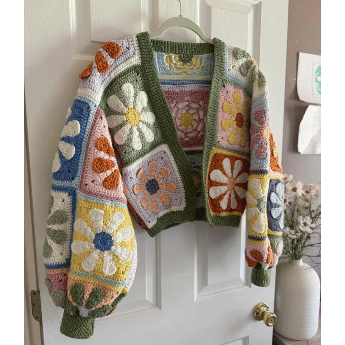 Mystery Retro Daisy Granny Square Crochet Pattern – Vintage Floral PDF Motif Design