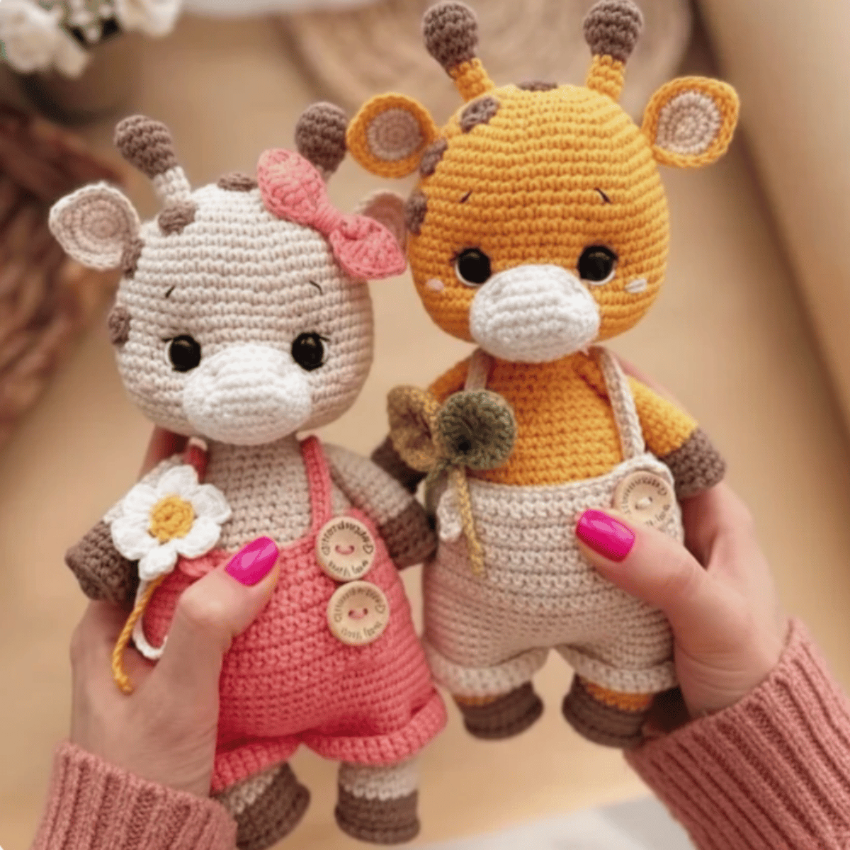Lila & Enzo the Giraffes  🦒– Amigurumi Crochet Pattern PDF (Cute Giraffe Couple Plush)
