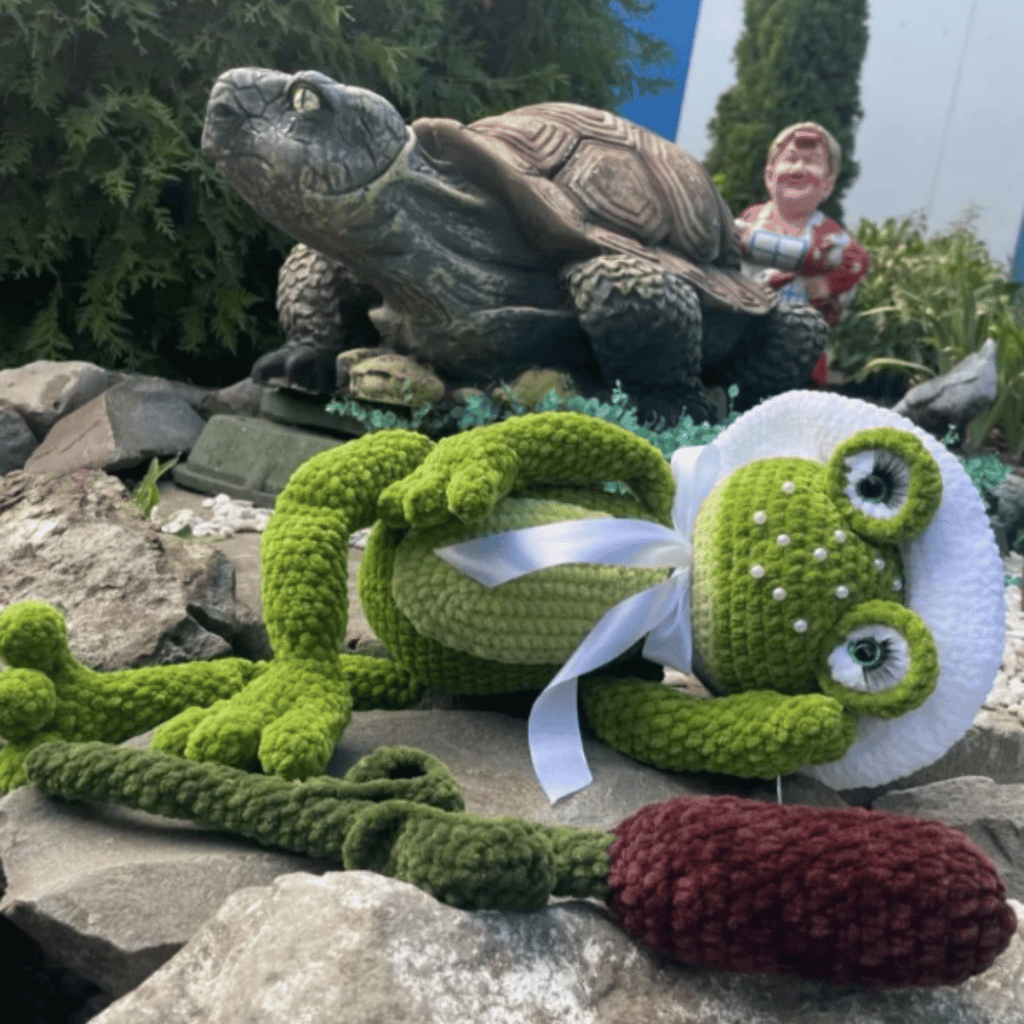 Lily the Frog 🐸 – Amigurumi Crochet Pattern PDF (Cute Sitting Frog Plush)