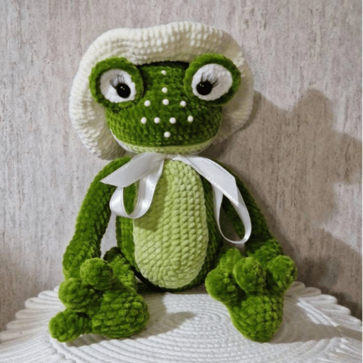 Lily the Frog 🐸 – Amigurumi Crochet Pattern PDF (Cute Sitting Frog Plush)